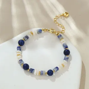 Barockperlen und blauer Stein Armband mit verstellbarer Gold Verlängerungskette.