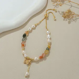 Detailansicht des neuen chinesischen Stils aus Naturperlen und Halbedelsteinarmband.