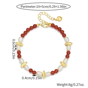 Barockperle roter Perlen Armband Detail mit Verlängerungskette und unregelmässiger Form.