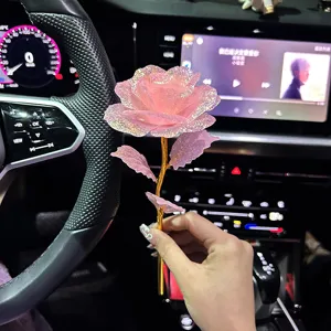 Goudfolie roos bloem met sprankelende roze bloemblaadjes, perfect romantisch Valentijnscadeau.