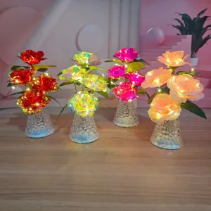 Bouquet di rose artificiali luce LED con vaso di cristallo, romantica decorazione da scrivania.