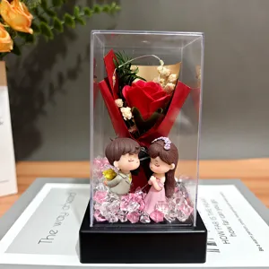 Regalo San Valentin ramo rosa jabon cúpula cristal figura pareja decoración ornamento