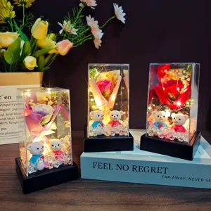Caja de regalo con ramo de rosas de jabón preservadas, ositos y luces LED para el día de San Valentín.