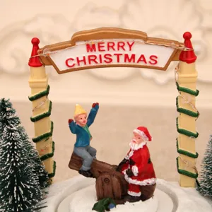 Dettaglio del carillon natalizio luminoso in resina con Babbo Natale sulla altalena.