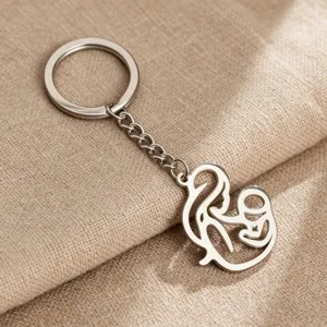 Porte-clés en Acier Inoxydable Pendentif Mère Tenant un Bébé Anneau de Clé Découpe Creuse Thème Amour Maternel Cadeau Sac Charme Pour Femmes Famille Bijoux