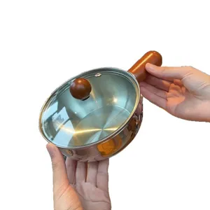Pequeña sartén de acero inoxidable con mango de madera y tapa de vidrio para cocina