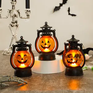 Λεπτομερής άποψη σετ φανών κολοκύθας Halloween με πορτοκαλί φώτα LED για διακόσμηση πάρτι.