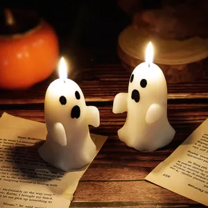 Bougie parfumée en cire de soja fantôme d'Halloween, décoration et accessoire photo.