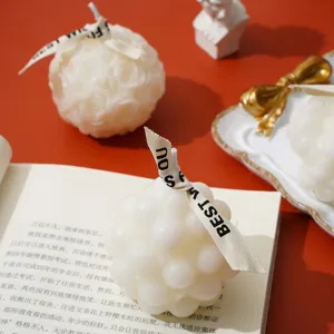 Vela aromática artesanal de cera de soja, forma de bola de rosa creativa para regalo de hogar.