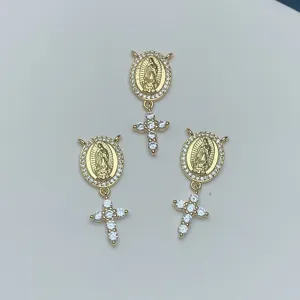 Präzise Details des vergoldeten Zirkonia Marienkreuz Anhängers, ideal für DIY Schmuckbasteln.