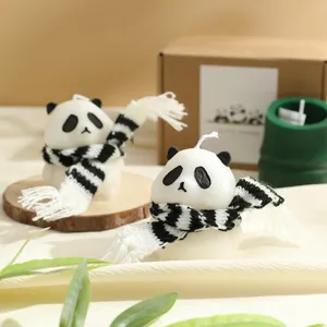 Adorable ensemble de bougies parfumées panda avec écharpe, cadeau parfait et décoration.