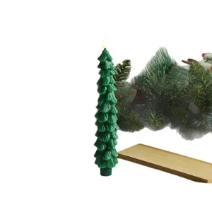 Bougie LED en forme de sapin de Noël en cire verte réaliste pour décoration de fête de fin d'année.