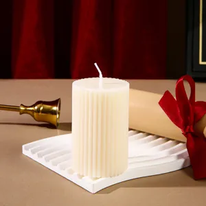 Bougie parfumée pilier côtelée en cire de soja déco maison ambiance de fête accessoire