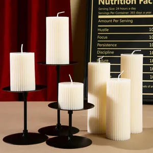 Bougie parfumée cylindrique blanche cire de soja esthétique minimaliste cadeau détail