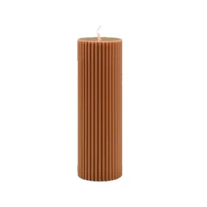Vela de pilar estriada marrón caramelo, vela aromática de columna romana de soja.