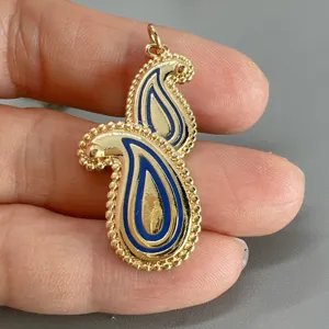 Goldfarbener Metall Paisley Tropfen Anhänger mit blauer Emaillierung für DIY Schmuckzubehör