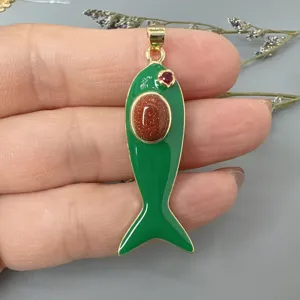 Grüner emaillierter Goldfisch Anhänger süßer Fisch Halskette Schmuck DIY Zubehör Stil