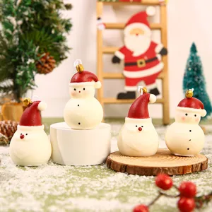 Handgemachte Weihnachten Duftkerzen Set, süßer Schneemann und Weihnachtsmann mit Glocken.