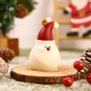 Handgemachte Weihnachtsmann Duftkerze Detail, ideal für Deko und gemütliches Ambiente.