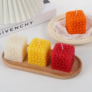 Bougie parfumee nid d'abeille cube fait main esthetique deco interieure cadeau tendance