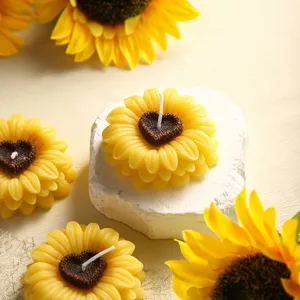 Sonnenblume Herz Sojawachs Duftkerze Detail, charmante Blumendeko fuer Zuhause Geschenk.