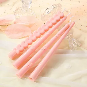 Bougies baton coeur rose pour decoration de diner romantique, cire parfumee cadeau.
