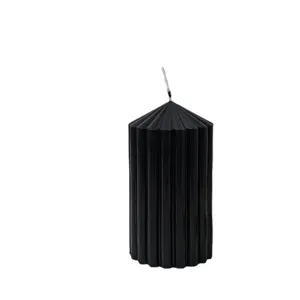 Bougie parfumée pilier nervurée noire pour décoration romantique et table à manger