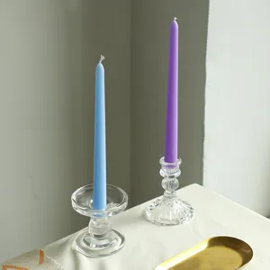 Bougies parfumées coniques aux couleurs Morandi avec bougeoirs en verre pour la déco.
