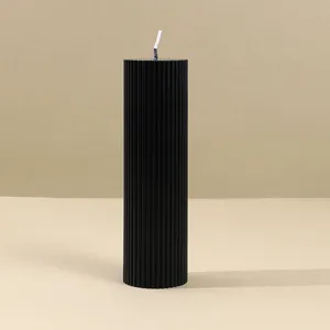 Vela de pilar acanalada negra detalle, diseno de columna romana para decoracion del hogar