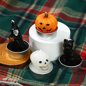 Halloween Kerzen Set mit Kürbis, Totenkopf und Hexen Motiven für Partys und Dekoration.