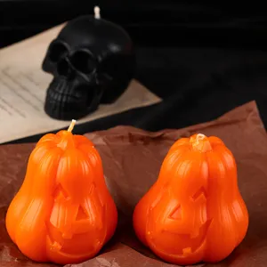 Halloween Duftkerzen Set mit einzigartigen Kürbis und Totenkopf Formen für festliche Deko.