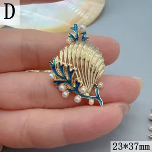 Ozean Stil goldene Muschel Koralle Anhänger mit Perlen, exquisite Halskette Schmuck Zubehör.