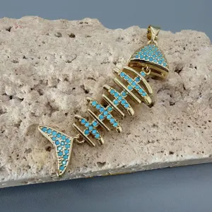 Goldener Fischgräten Anhänger mit türkisblauen Zirkoniasteinen modischer Damenschmuck