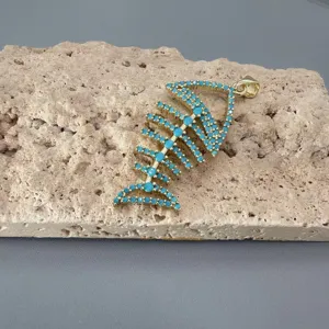 Vergoldeter Türkis Zirkonia Fisch Skelett Anhänger einzigartiger Nischen Schmuck