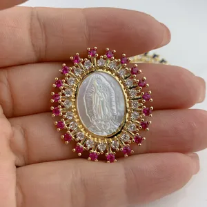 Verschmolzener vergoldeter Muschel-Anhänger mit Zirkonia, elegantes religiöses Porträt Schmuck.