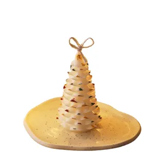 Vela aromática de cera de soja con forma de abeto, lazo y bandeja, regalo festivo perfecto.