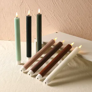 Vue detaillee de bougies pilier LED cannelees, presentant des coques en cire colorees.