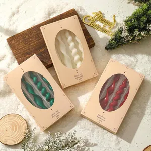 Détail de la bougie parfumée spirale, belle boîte cadeau de vacances, ambiance festive.