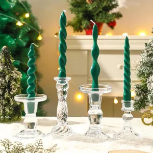 Ensemble de bougies coniques torsadées vertes de Noël avec bougeoirs en verre transparent