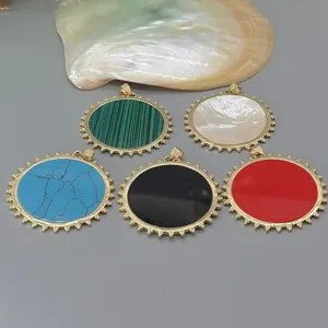 Großer runder Anhänger Halsketten Zubehör mit schönem Naturstein und Muschel Design.