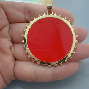 Großer runder roter Emaille Anhänger mit goldener Perlenrand Mode Schmuck Zubehör Teil.
