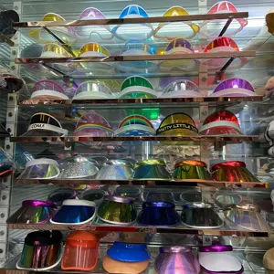 Cappello da visiera parasole in PVC riflettente colorato, cappello vuoto galvanizzato al laser.