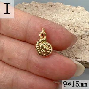 Goldfarbener Ammonit Muschel Anhänger Detail, Strand Stil DIY Schmuck Zubehör 9x15mm