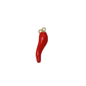 Colgante de chile rojo, abalorio de esmalte brillante con anilla dorada para joyas.