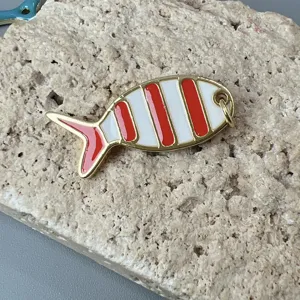 Emaille Goldfisch Anhänger rot weiß gestreift mit gold Rand DIY Schmuckzubehör Damen