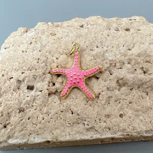 Rosa Emaillierter Seestern Anhänger, goldplattierter maritimer DIY Schmuck für Strand.