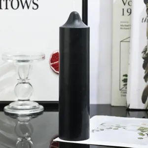 Bougie pilier parfumée noire au design pointu unique, idéale décoration intérieure et cadeaux.