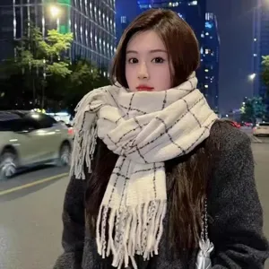 Écharpe à carreaux femme automne hiver avec franges, châle chaud et élégant réversible.