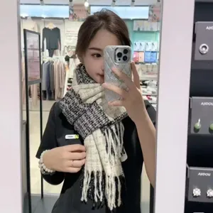 Écharpe à carreaux noire et blanche pour femme automne hiver châle à franges élégant