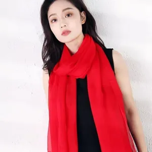 Écharpe longue unie en gaze rouge pour femmes, élégant châle de plage et accessoire de danse.